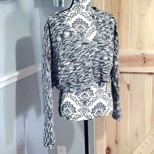 FOREVER 21 Sweater cropped size Med